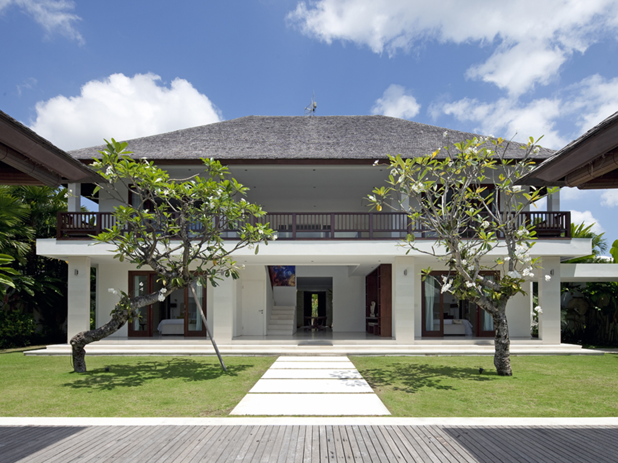 Villa Asante - The villa and lawn - Villa Asante, Canggu, Bali